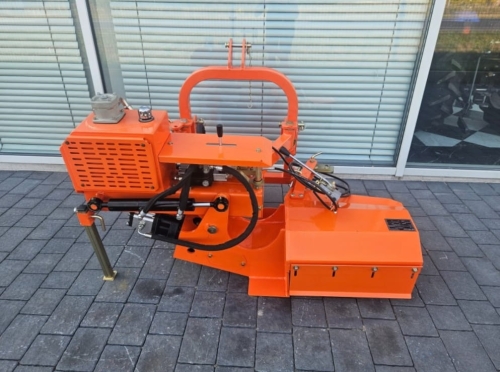 2. Glebogryzarka podkoronowa z mechanizmem omijania przeszkód Agrotrak Żurawica.jpg