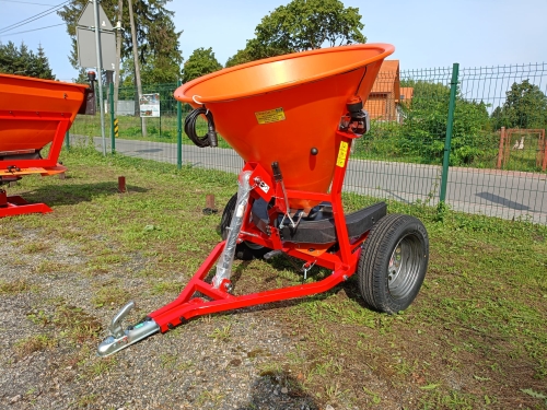 1. Piaskarka posypywarka solarka  komunalna drogowa Quad Dexwal  Agrotrak Żurawica.jpg