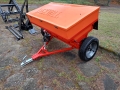 1. Posypywarka piaskarka solarka wałowa ciągana   Dexwal Bis 550 L 900 KG Agrotrak Żurawica.jpg